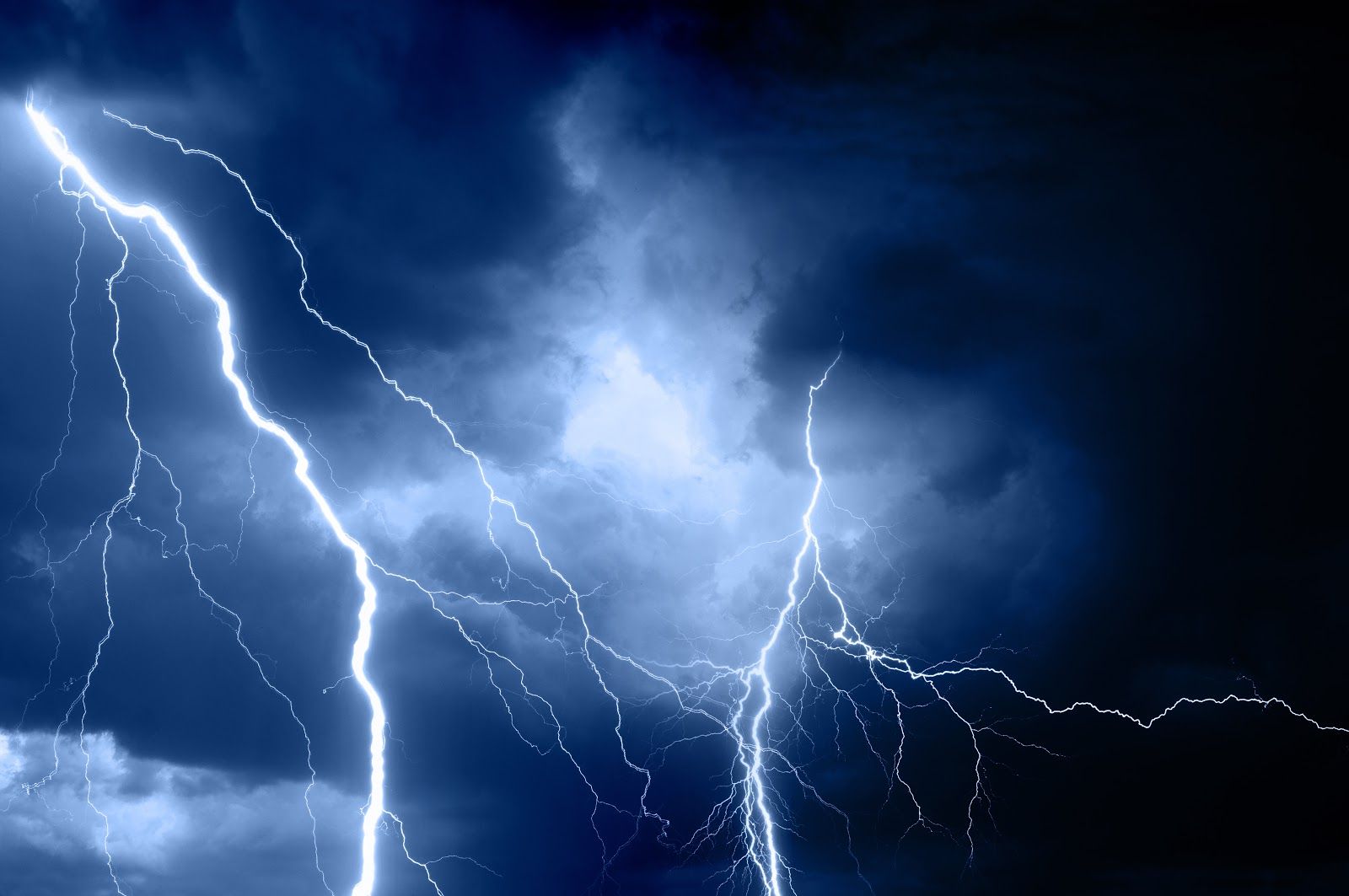 How To Protect Your Air Conditioner From Lightning Strikes | Smart AC ...