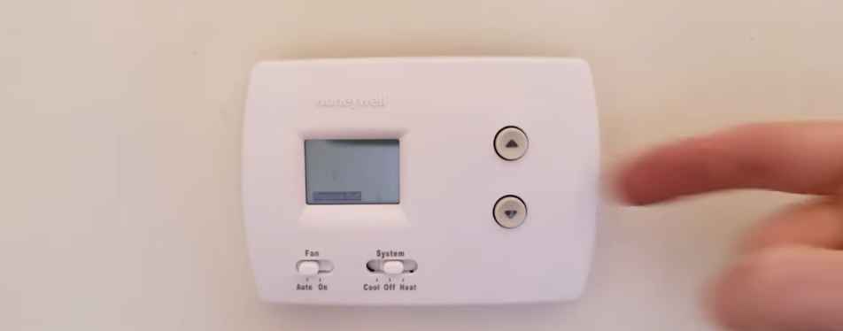 AC thermostat not working on auto