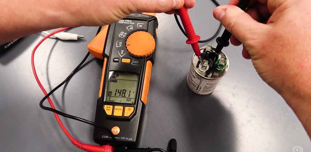 How to Discharge an Ac Capacitor With a Multimeter