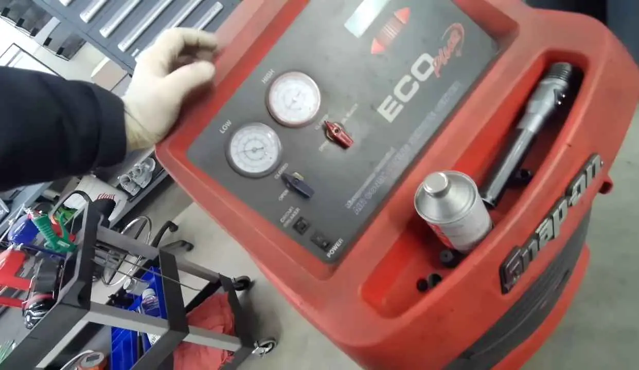 Gmc Ac Light Blinks 3 Times Why & What To Do?